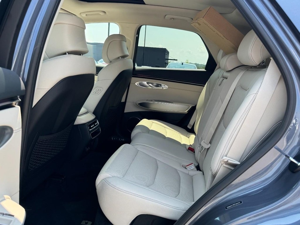 2026 Genesis GV70 2.5T Select photo 7