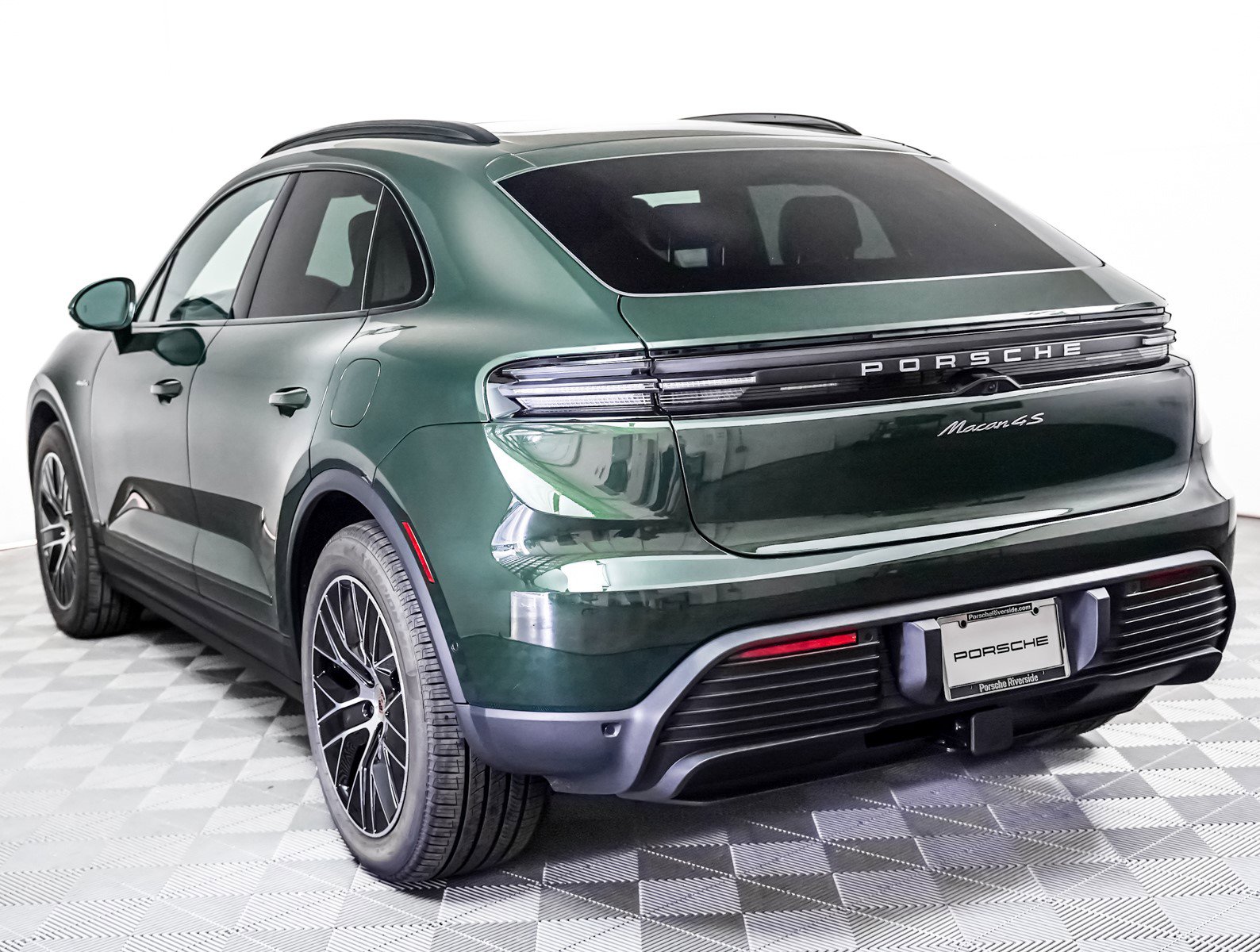 2025 Porsche Macan Electric photo 3
