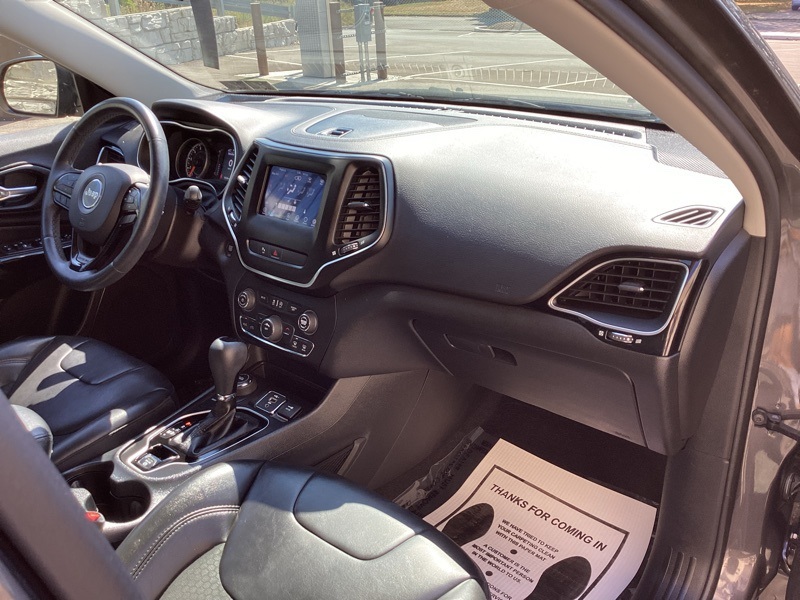 2020 Jeep Cherokee Altitude Sport photo 18
