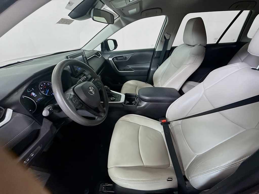 2021 Toyota RAV4 Hybrid LE photo 18