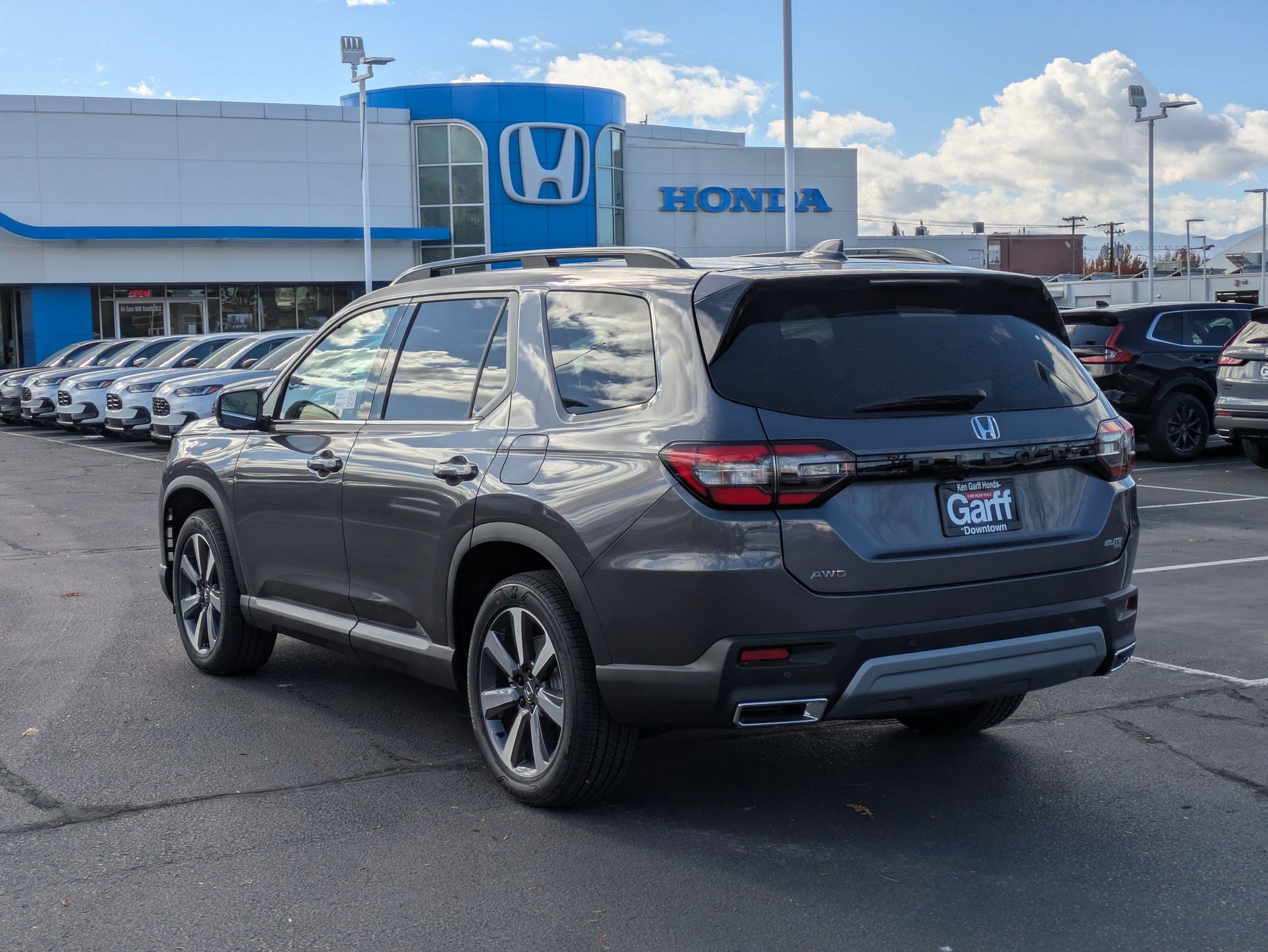 2025 Honda Pilot Elite photo 2