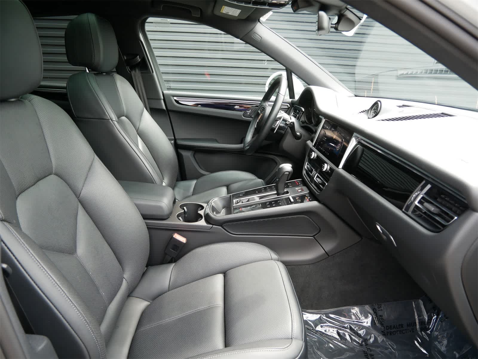 2024 Porsche Macan T photo 24