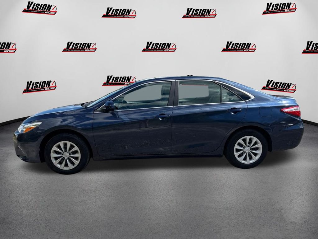 2016 Toyota Camry LE photo 8