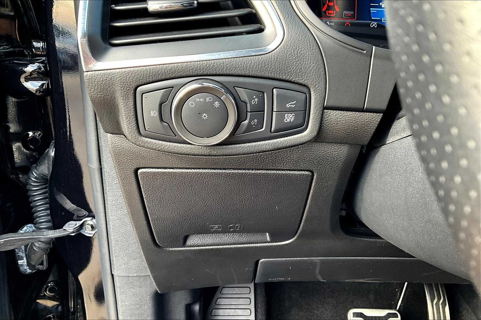 2022 Ford Edge ST photo 30
