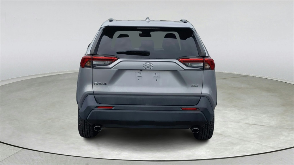 2019 Toyota RAV4 XLE photo 2