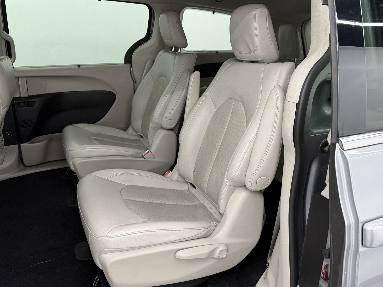 2021 Chrysler Pacifica Hybrid Touring L photo 48