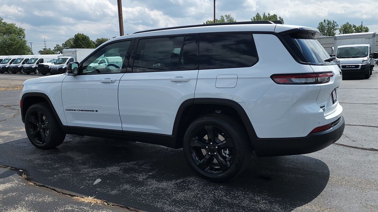 2025 Jeep Grand Cherokee Limited photo 6