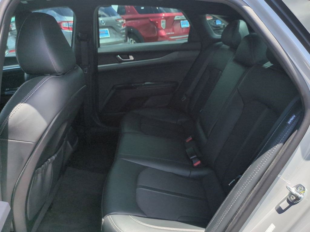 2022 Kia K5 GT-Line photo 12