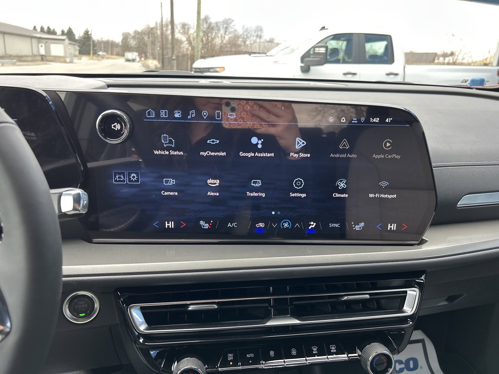 2025 Chevrolet Traverse photo 28