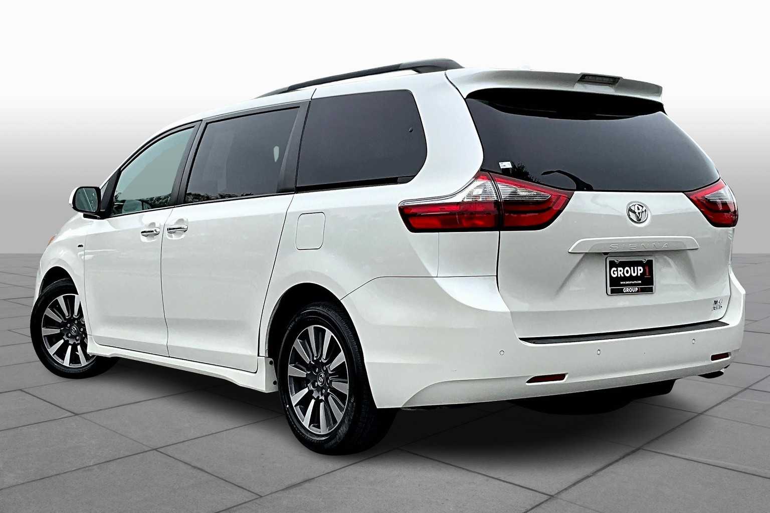 2020 Toyota Sienna XLE Premium photo 10
