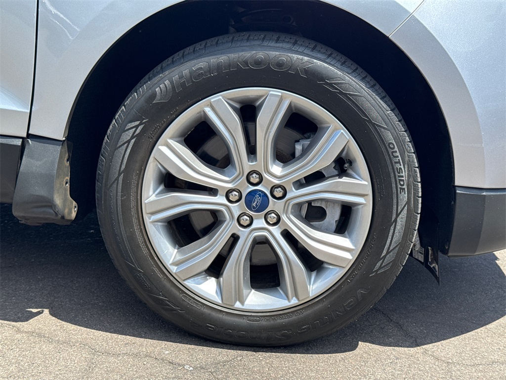 2022 Ford Edge Titanium photo 6