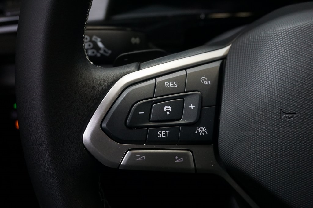 2025 Volkswagen Atlas Cross Sport SE Technology photo 20