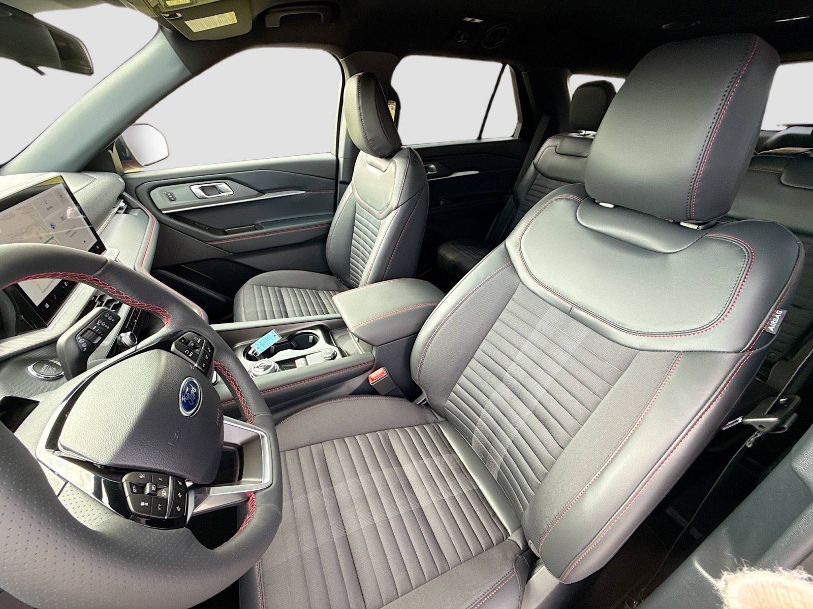 2025 Ford Explorer ST-Line photo 21