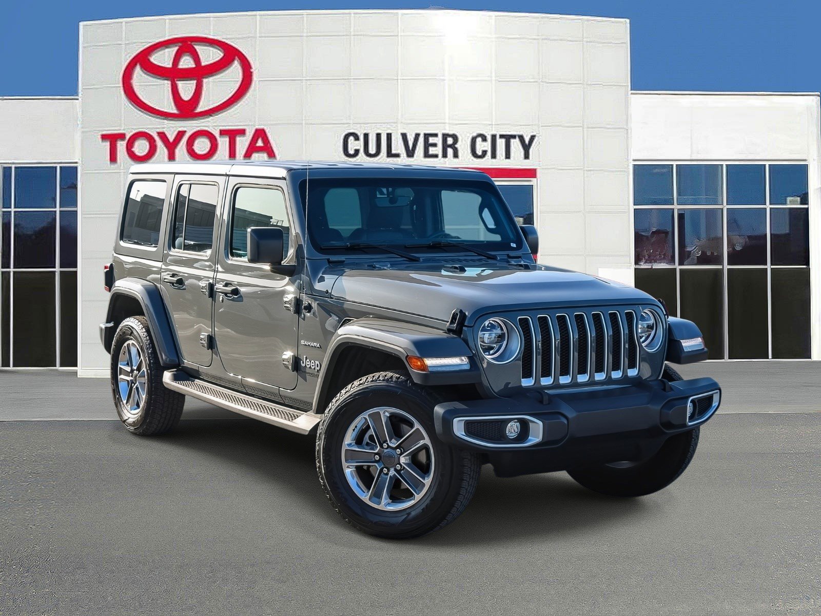 2022 Jeep Wrangler Unlimited Sahara's photo