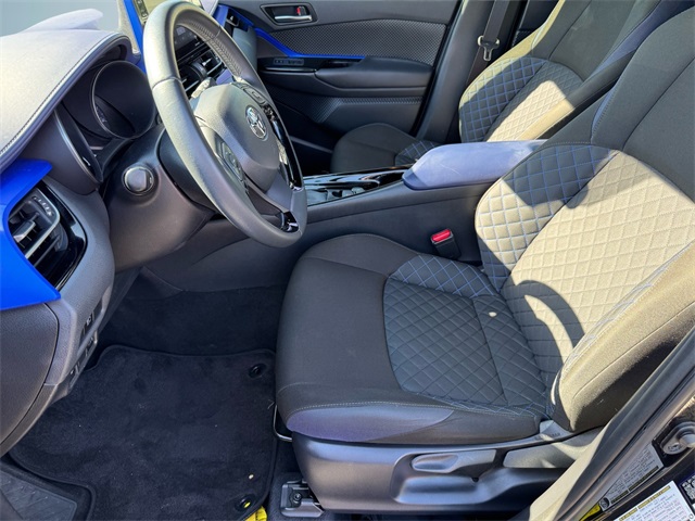 2020 Toyota C-HR XLE photo 6