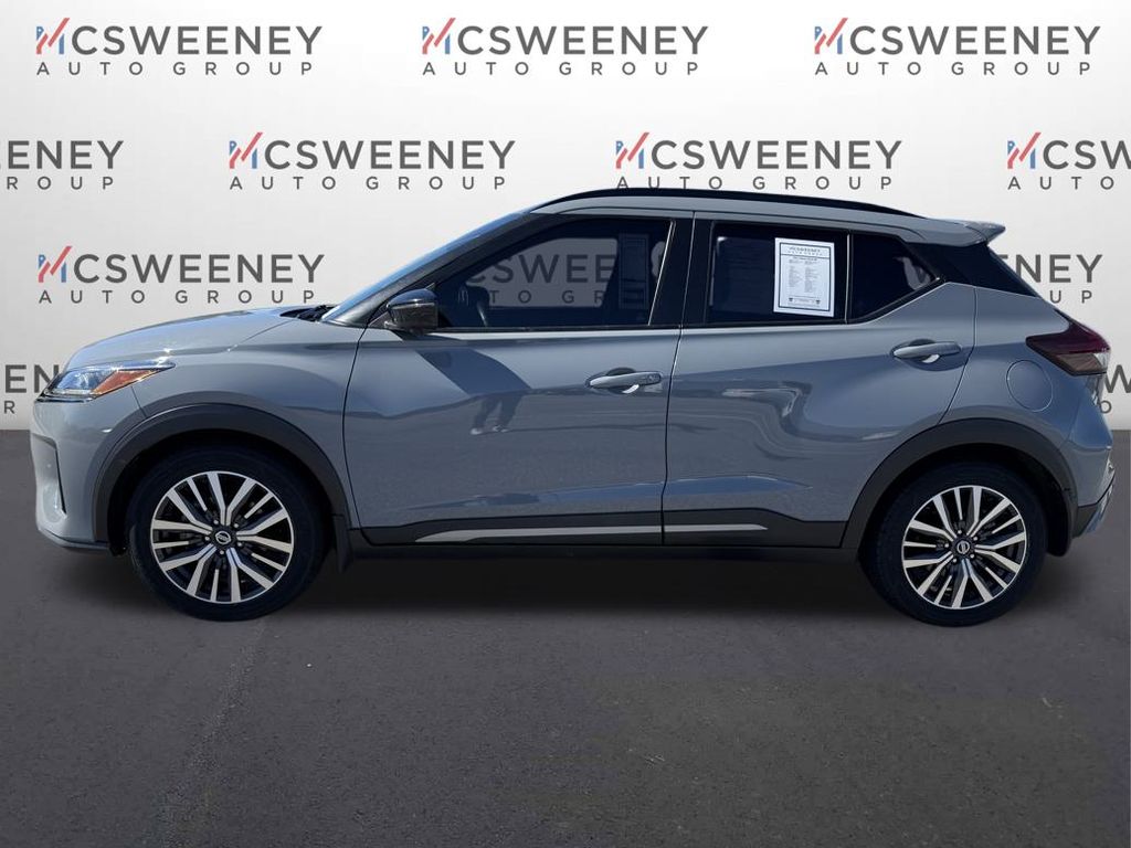 2021 Nissan Kicks SR photo 2