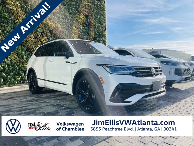 2024 Volkswagen Tiguan SE R-LINE BLACK's photo