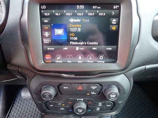 2023 Jeep Renegade Latitude Upland photo 21