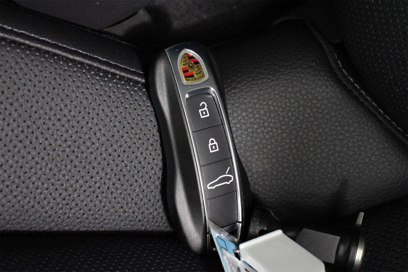 2025 Porsche Panamera 4 photo 23