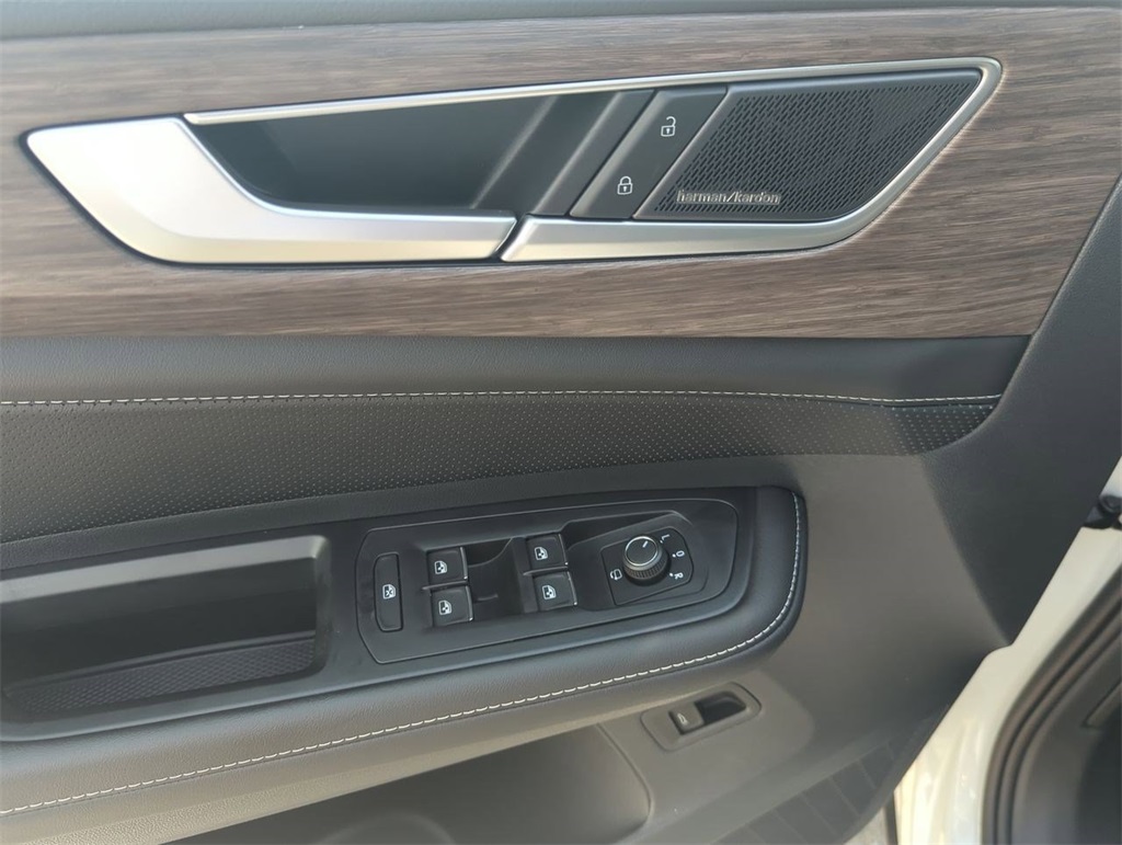 2025 Volkswagen Atlas SEL Premium R-Line photo 21