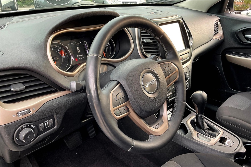 2017 Jeep Cherokee Latitude photo 13