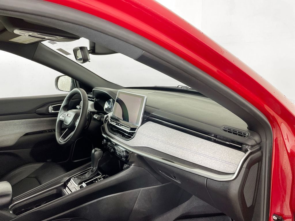 2024 Jeep Compass Latitude photo 23