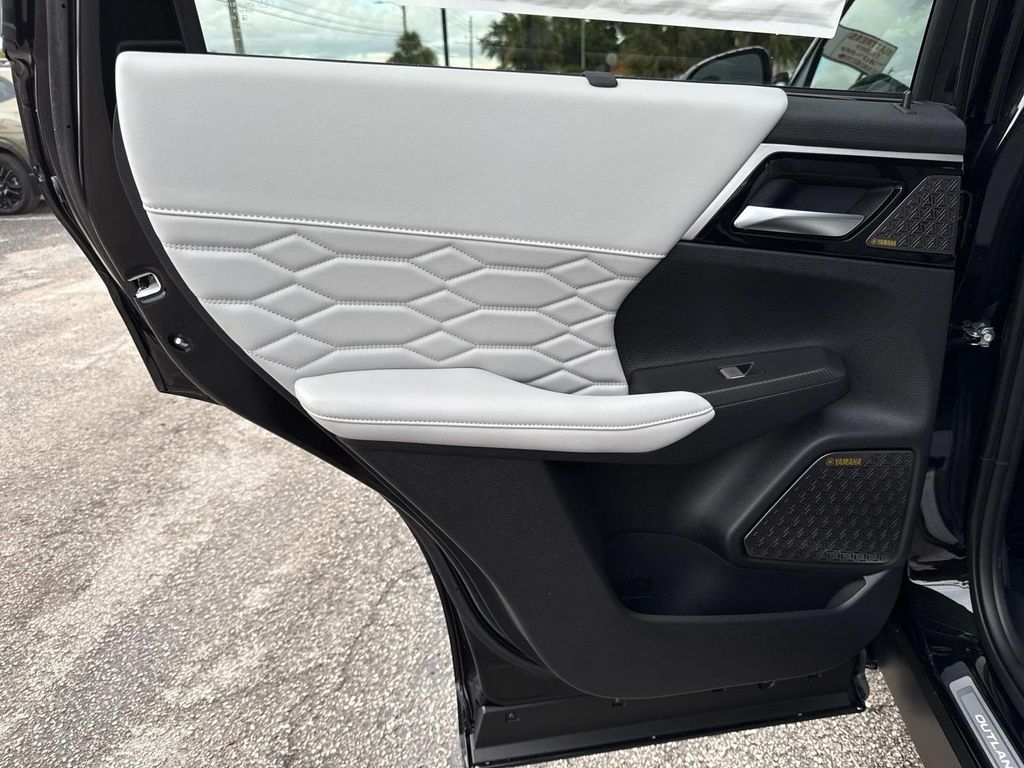2025 Mitsubishi Outlander SEL GT photo 10
