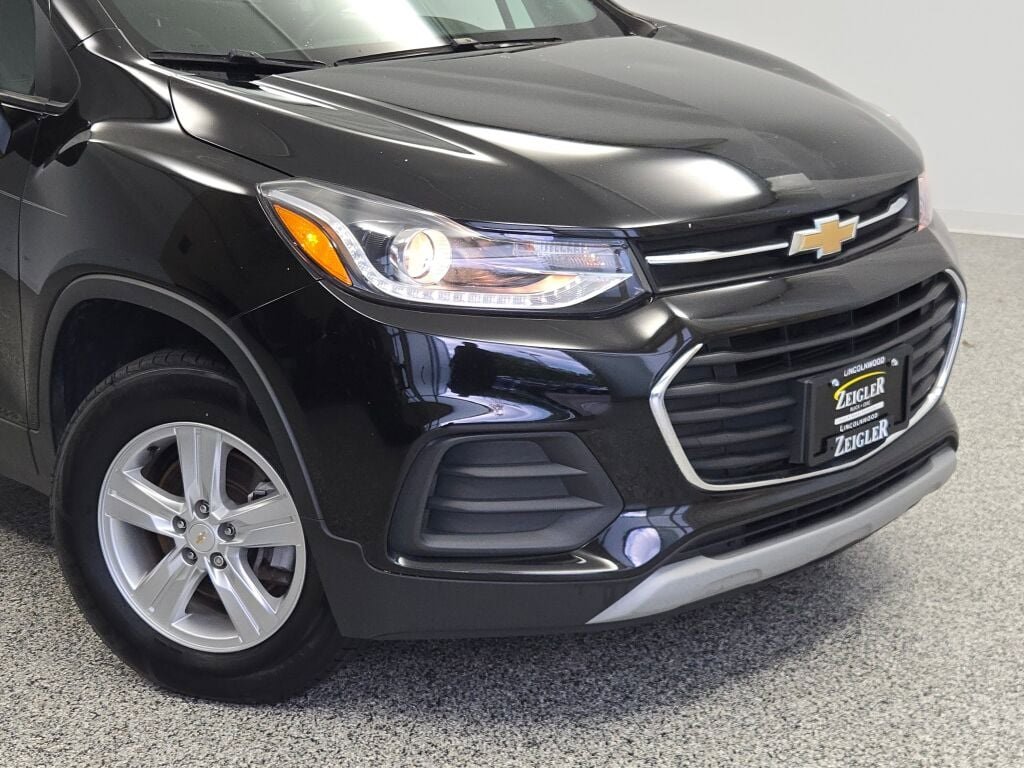 2021 Chevrolet Trax LT photo 2