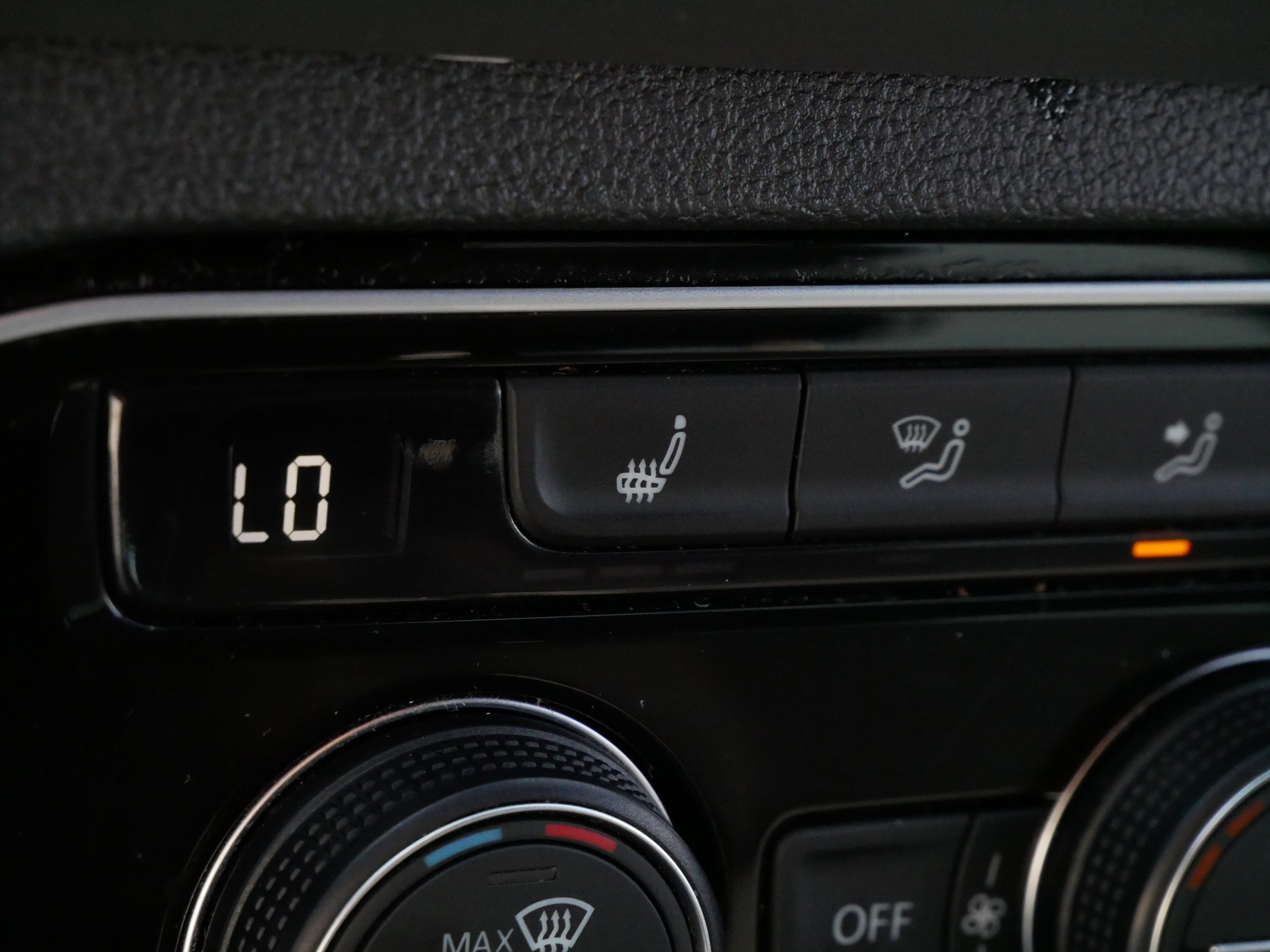 2022 Volkswagen Atlas Cross Sport SE Technology photo 26