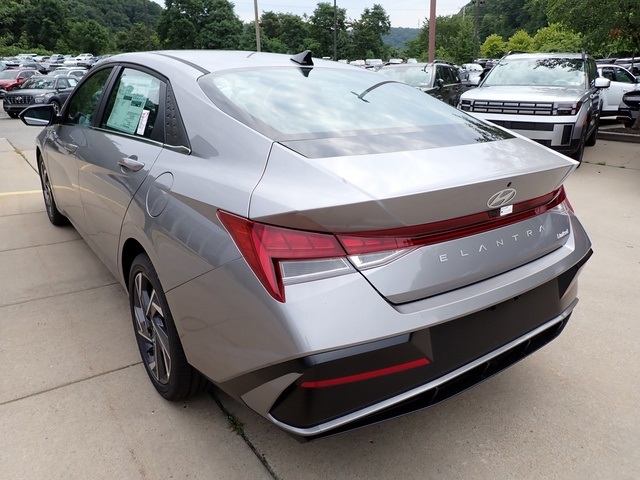 2025 Hyundai Elantra Limited photo 5