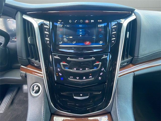 2017 Cadillac Escalade Luxury photo 32