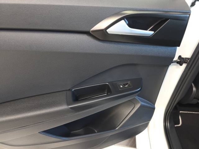2023 Volkswagen Taos SEL photo 10
