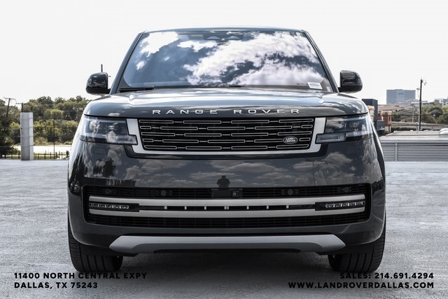 2023 Land Rover Range Rover SE photo 3