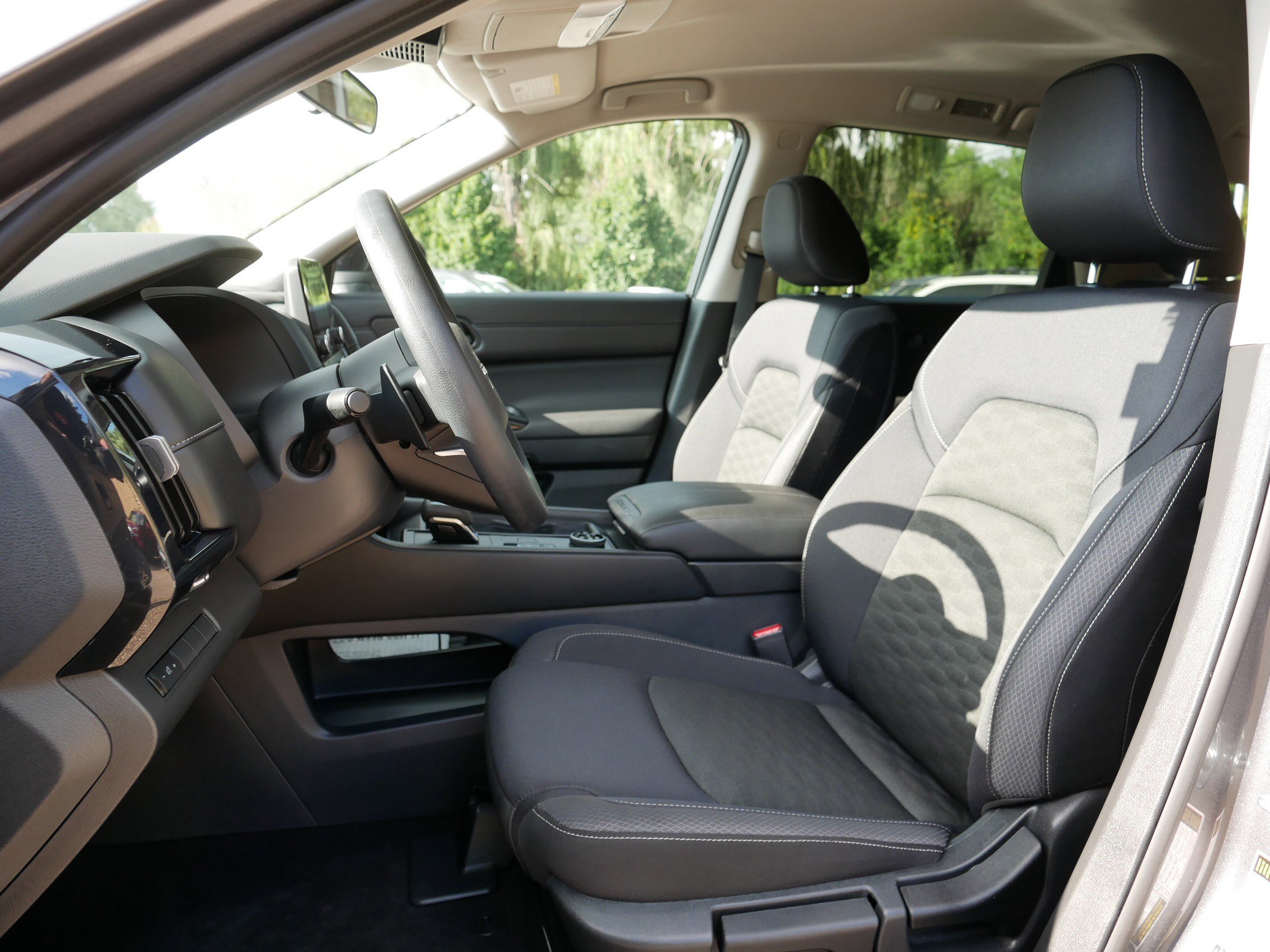 2024 Nissan Pathfinder S photo 29