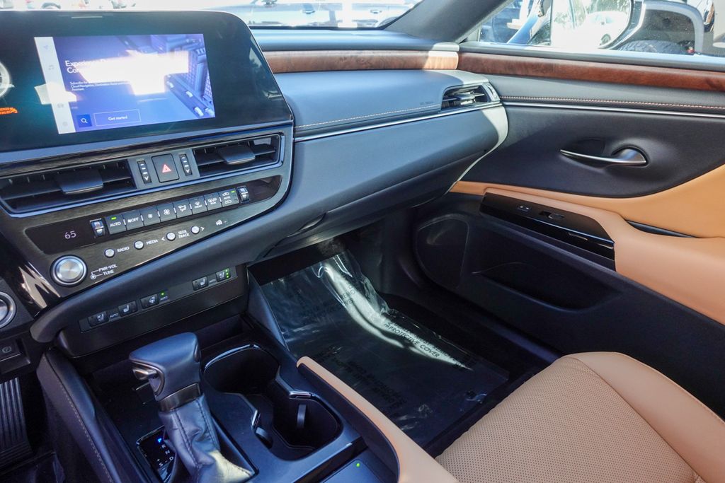 2023 Lexus ES 300h photo 21