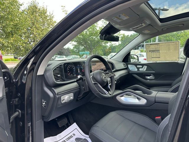 2025 Mercedes Benz GLS 450 4MATIC photo 11