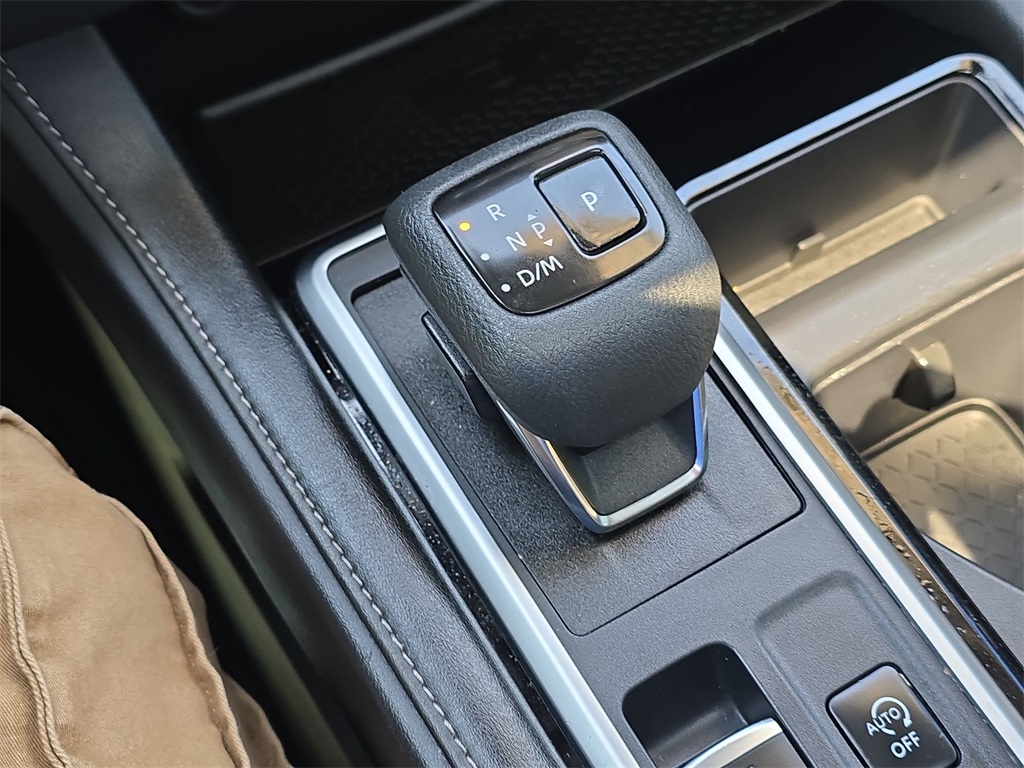 2023 Nissan Pathfinder SL photo 25