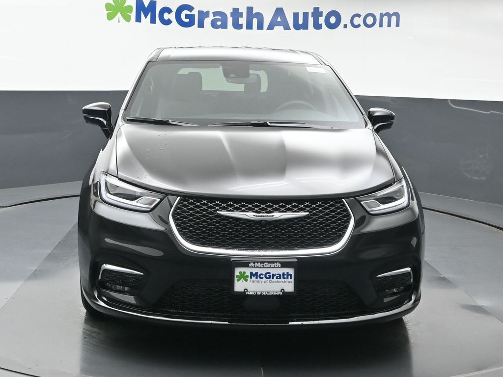 2026 Chrysler Pacifica photo 3