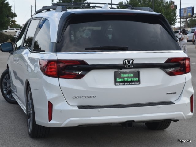 2026 Honda Odyssey Touring photo 4