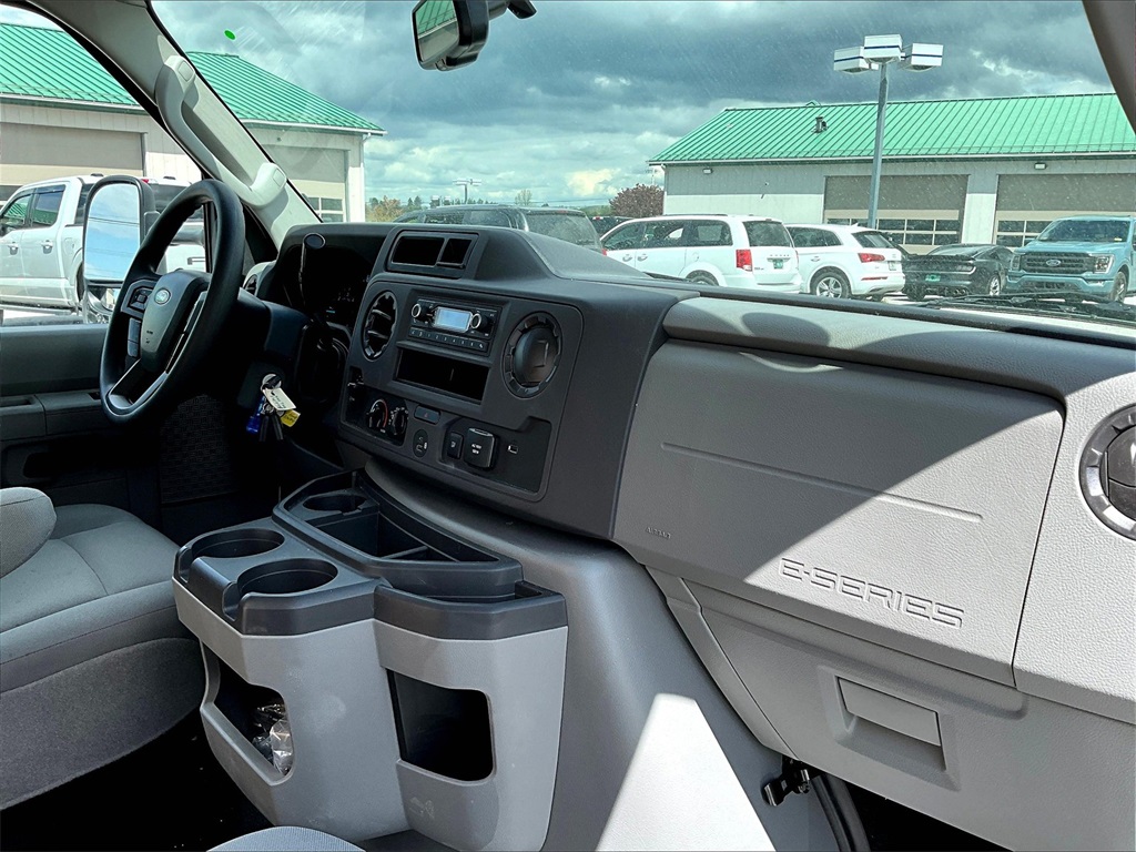 2025 Ford E-350 photo 9