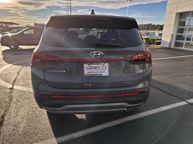 2022 Hyundai Santa Fe SE photo 2