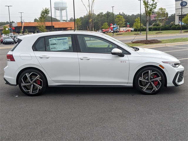 2025 Volkswagen Golf GTI SE photo 3