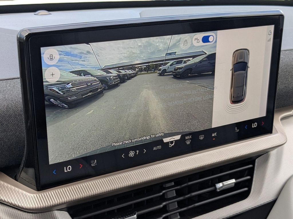 2025 Ford Explorer photo 23