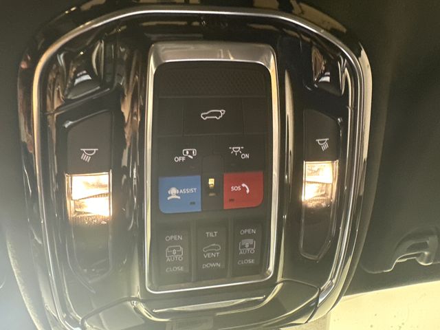 2024 Jeep Grand Wagoneer II photo 32