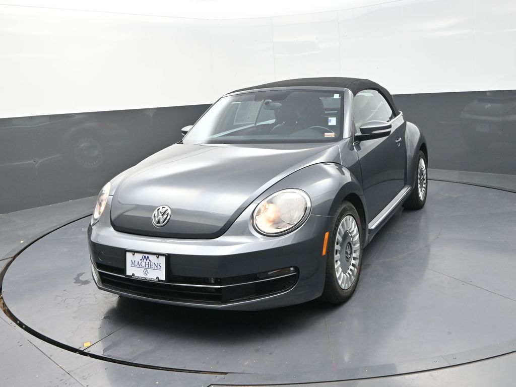 2013 Volkswagen Beetle 2.5L Convertible photo 2