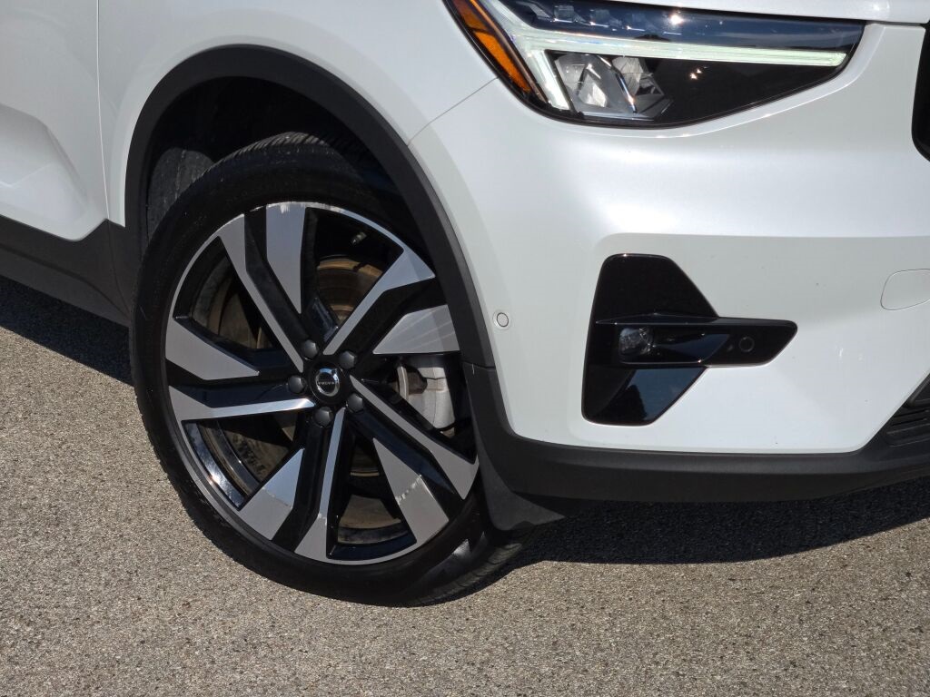 2024 Volvo XC40 Plus photo 3