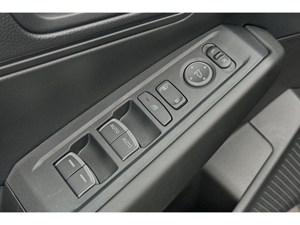 2025 Honda Accord LX photo 13