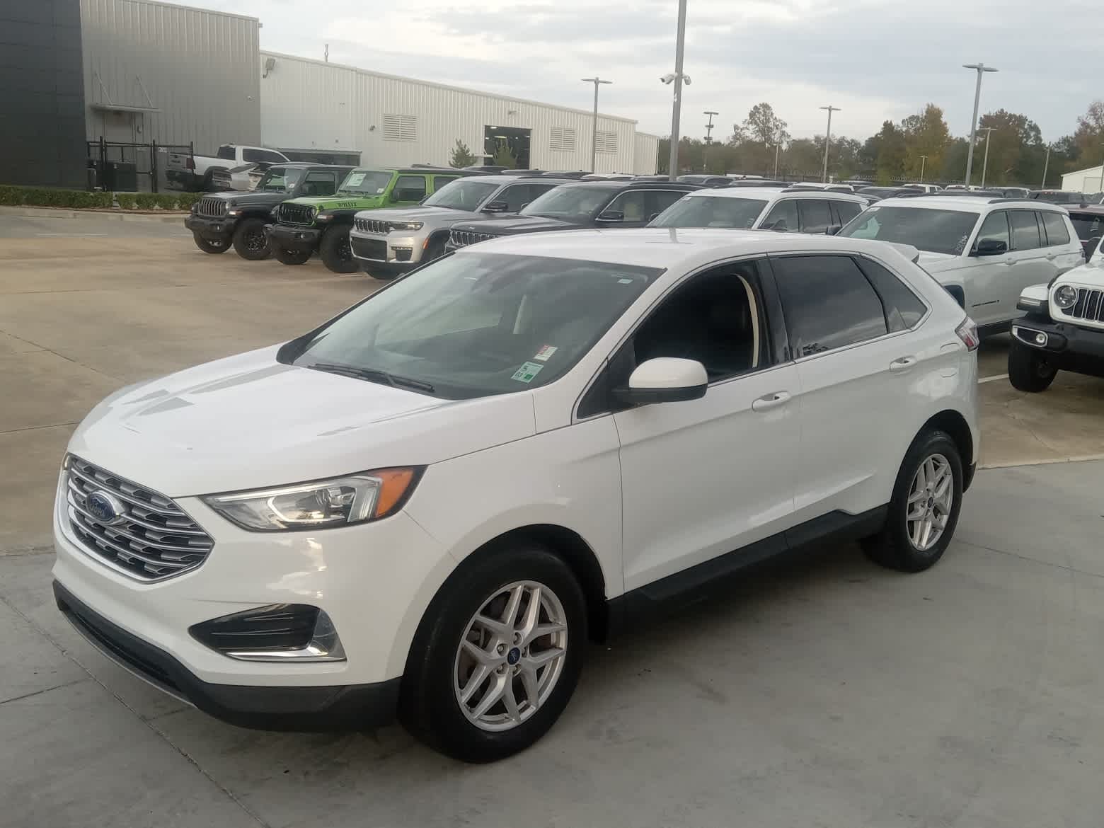 2022 Ford Edge SEL photo 4