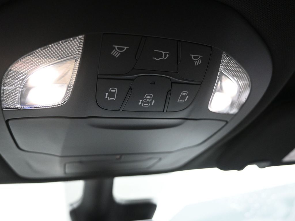 2026 Chrysler Voyager LX photo 18