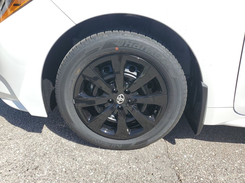 2026 Toyota Corolla LE photo 9